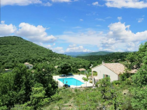 Spacieuse villa à Saint-Jean-du-Pin avec piscine privée